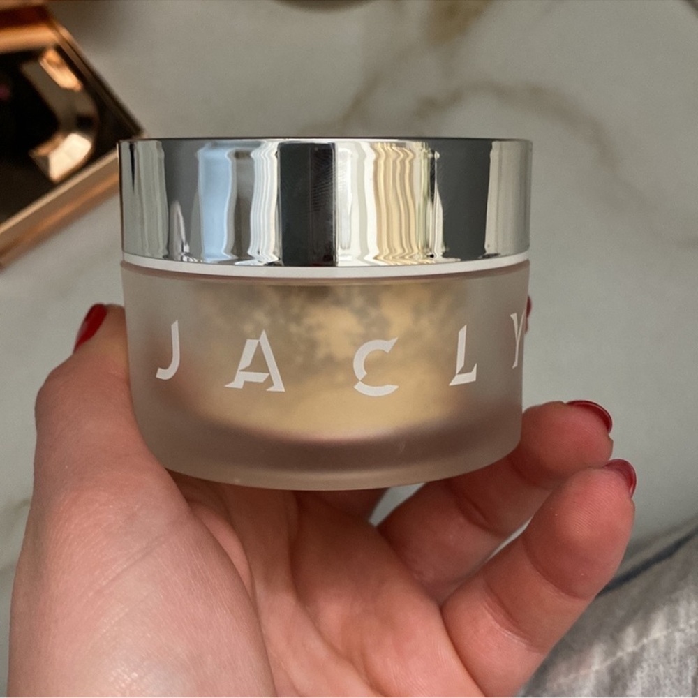 Jaclyn hill luminous powder in dew me